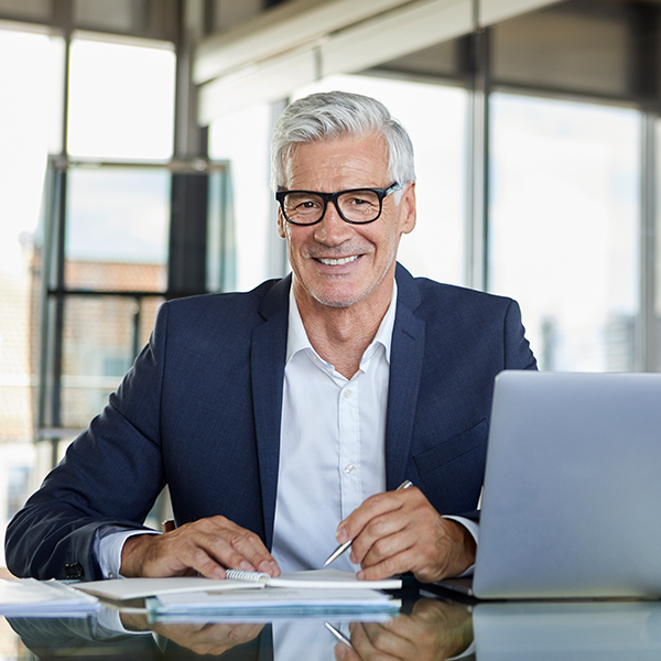 businessman working at laptop taking notes in note naklcxa.jpg